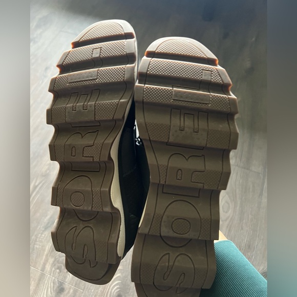 Sorel women’s Tennis shoes. Size 10.5 black! - Picture 4 of 6